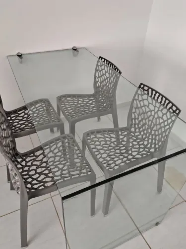Mesa de vidro para 4 lugares