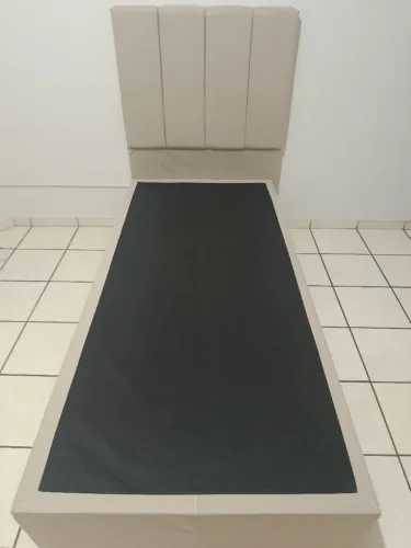 Vendo Cama de solteiro com Cabeceira Semi nova com 6 meses de uso pagamento no Pix