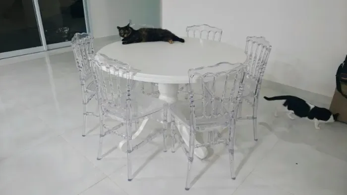 Mesa redonda branca laca 120cm diâmetro cabe 6 cadeiras marca:Móvel5