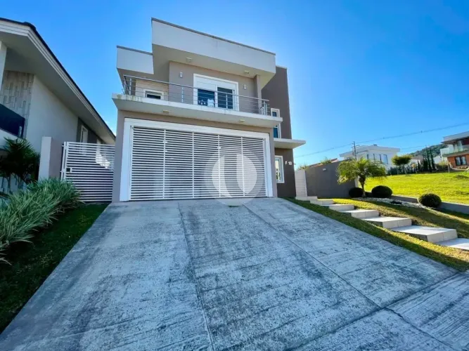 Casa à venda com 03 quartos, 245m2 e 02 vagas no Real Park