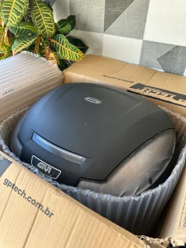 BAÚ GIVI 47 LITROS DOIS CAPACETES MONOLOCK E470nt LENTE FUME 