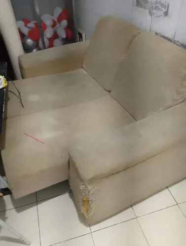 Sofá 2 lugares para reforma - Estrutura firme - R$ 300
