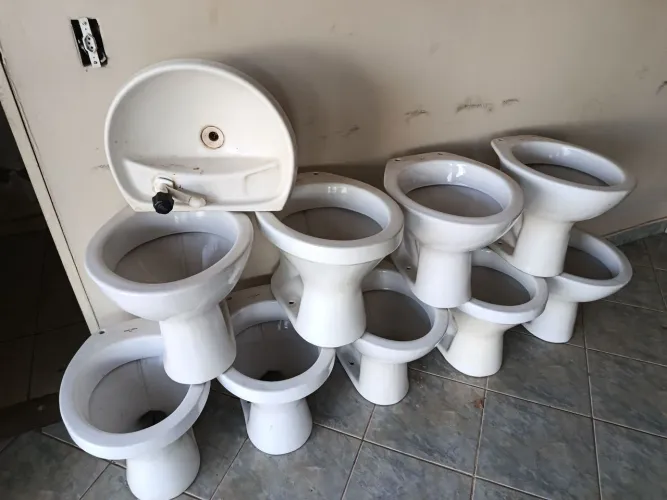 Vaso sanitário e pia para banheiro