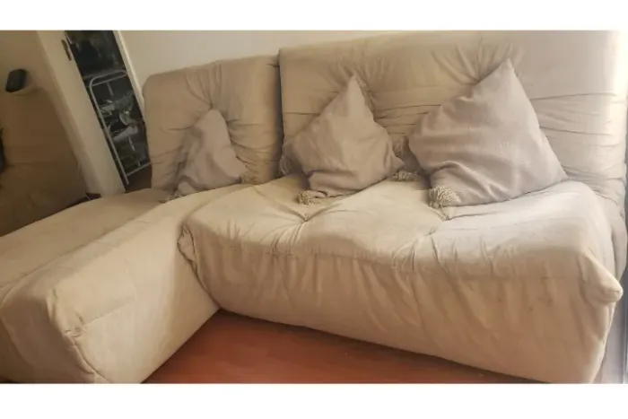 Sofá modular com chaise e puff - estrutura reforçada