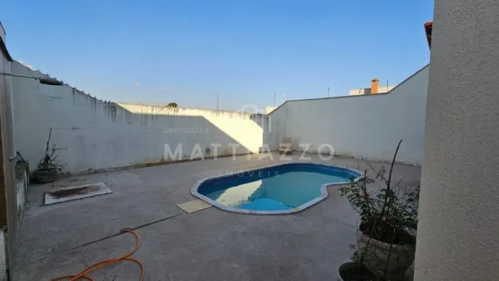 Casa em condomínio à venda com 2 suítes, no Jardim Florença em Limeira/SP.
