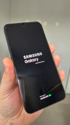 Smartphone Galaxy S23 256Gb Preto + Capa e película