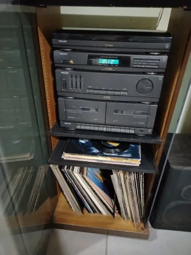 Vendo sons Philips pt9409 com 62 discos de vinil