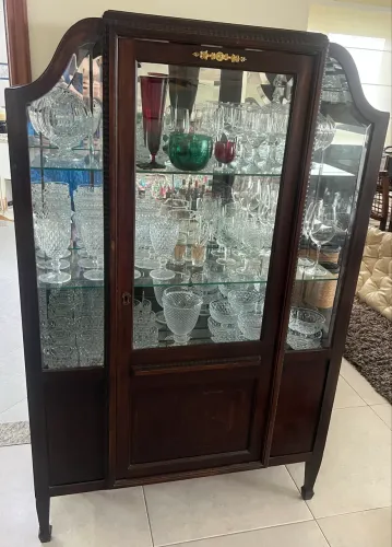 Cristaleira Antiguidade vidro bisotado/ prateleiras vidro