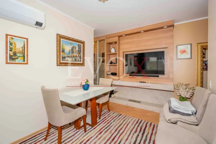 Apartamento de 2 Dormitórios à Venda no Jardim do Salso, Porto Alegre - Reformado e Pronto