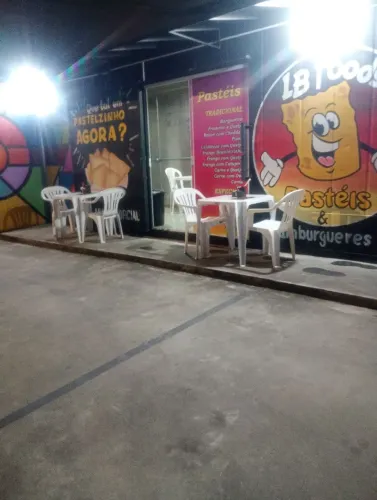 Barbada! Vende- se ponto comercial, onde funciona pastelaria e hamburgueria.Aceito moto