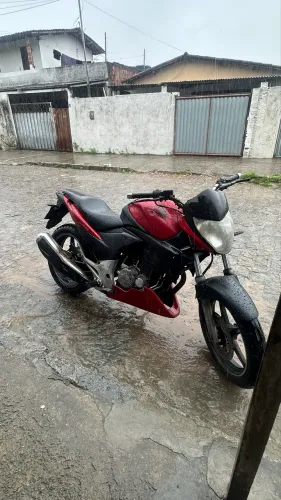 Honda CB 300R - Vermelha - Conservada