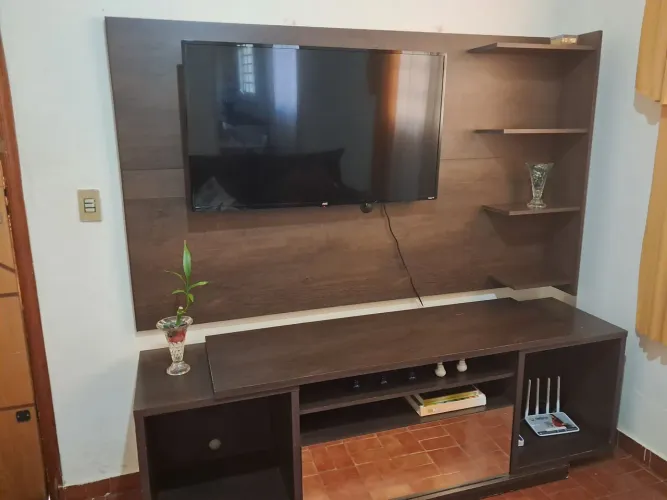 Vendo rack + painel de madeira