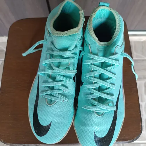 Chuteira society Nike mercurial 