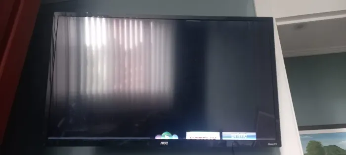 TV OAC com defeito e com controle 32"