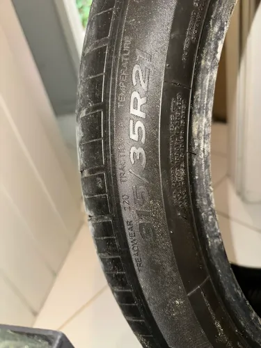 Pneus semi novos 315 35 R 21