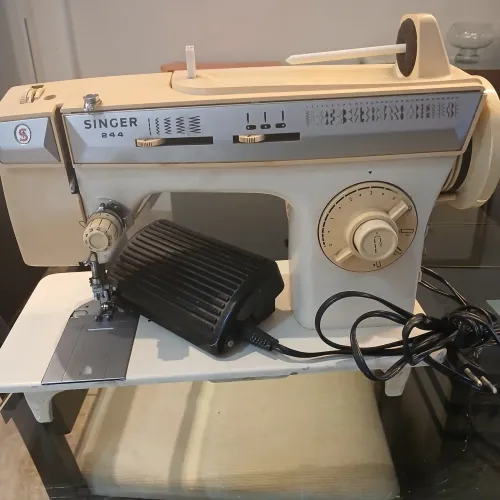 Máquina de costura singer com defeito 