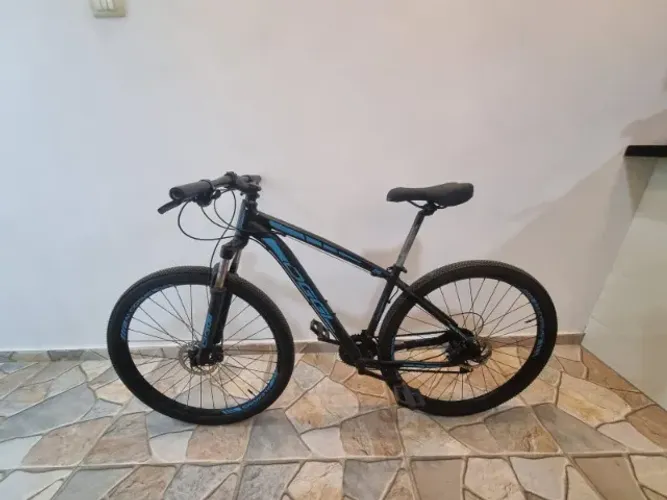 Bicicleta modelo Oggi Hacker Sport Aro 29