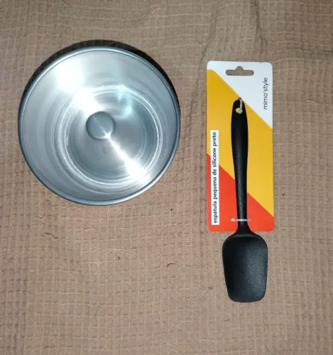 KIT Forminha Pudim + Espátula Silicone Novos