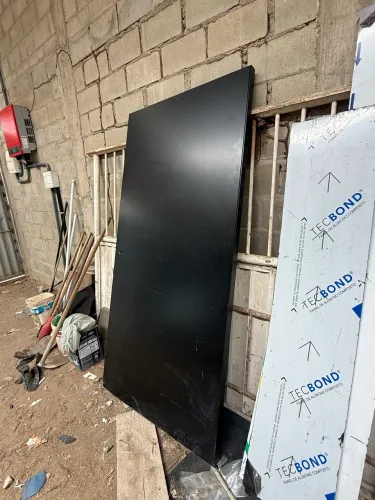 PORTA PIVOTANTE EM ACM KYNAR 4mm 1,20m x 2,30m