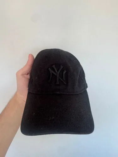 Boné New Era 9TWENTY MLB New York Yankees Aba Curva All Black