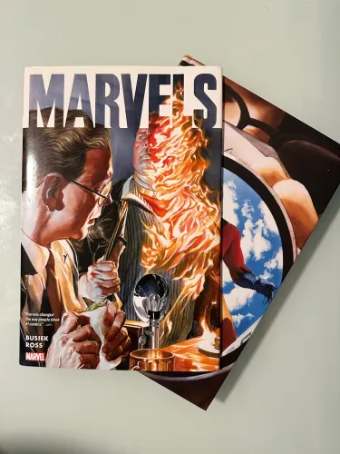 HQ Marvels 25 Anos / Capa Dura / Importada 