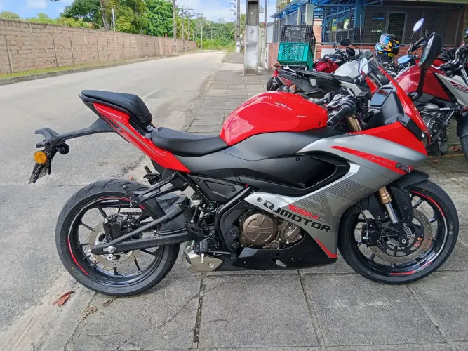 SBM 250S Vermelha e Cinza