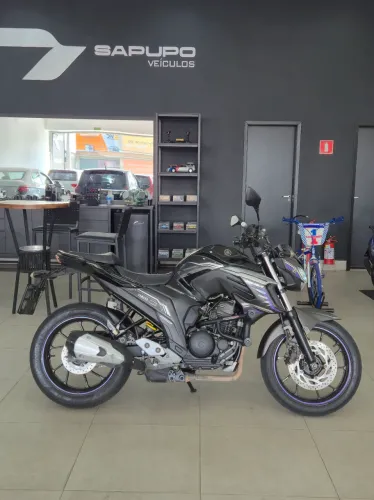 Yamaha Fz 25 Fazer Marvel Pantera Negra