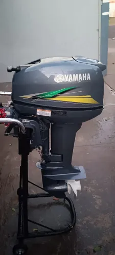 motor de poupa Yamaha 15 hp tel *