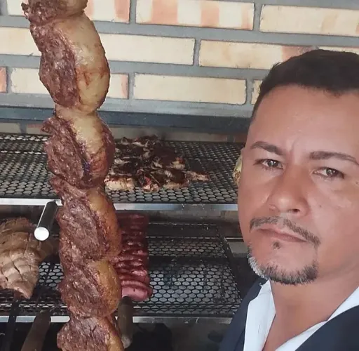 Churrasqueiro profissional apartir de 180 reias
