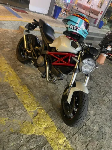 Ducati monster 796 