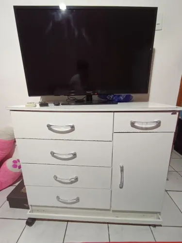 Cômoda sapateira com rodinhas 