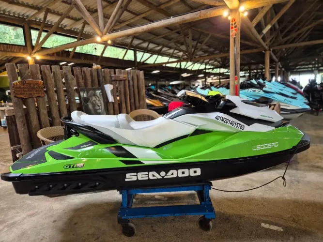 Jet Ski Seadoo, modelo GYI 130 SE, 91 horas, ano 2014, ÚNICO DONO, GUARDADO EM MARINA.