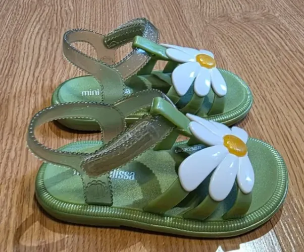 Mini Melissa Margarida verde, tamanho 19, ótimo estado