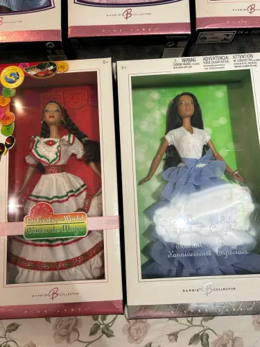 Duas Barbies collector 