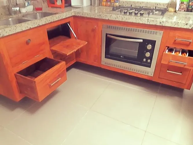 Peça seu orçamento Gabinete de Cozinha Peroba Rosa