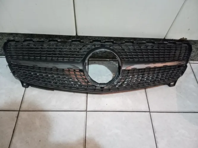 Grade Mercedes A200 2017 (sem friso)