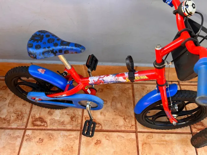 Bike 16 aro homem aranha com as rodinhas