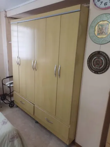 Guarda-roupa 6 portas com gavetas - ótimo estado