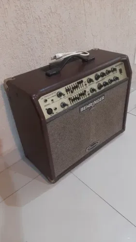 Amplificador Behringer 