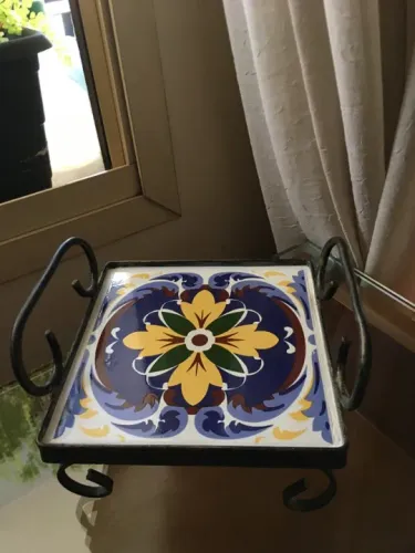 bandeja de ferro e azulejo