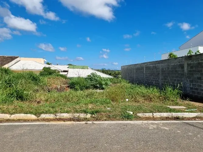 Ótimo terreno plano de 10X20 frente para o nascente JD Vitoria Macaé RJ!