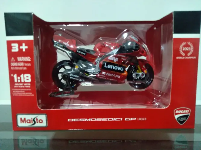 Miniatura Moto GP Maisto Ducati Desmosedici 2023 #1 Francesco Bagnaia - Escala: 1/18 Nova