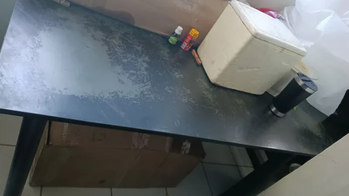Vendo uma mesa e um forno elétrico 
