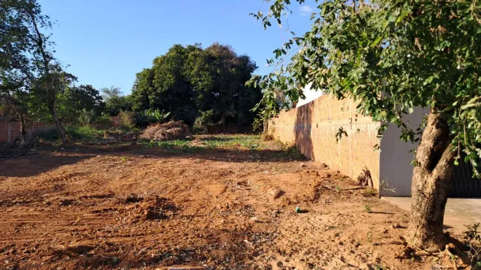 Terreno amplo no bairro Santa Terezinha 
