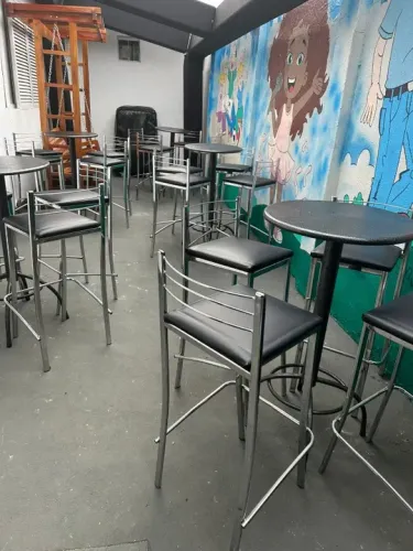 Aluguel de Bistro e banquetas , sofá , puffs , mesas , unifila , Champanheira e lustre .