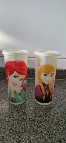2 copos com tampa Princesas Disney Tupperware