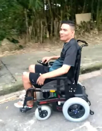 Cadeira de Rodas Elétrica - Mobilidade e Conforto