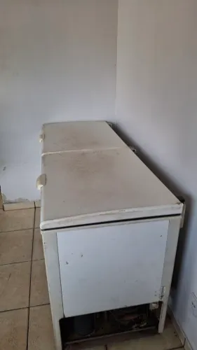 Frizzer metal leve duas tampas fone * 