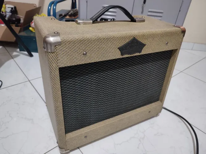Amplificador de Guitarra Washburn VGA30 South Side Tweed Transistor Solid State