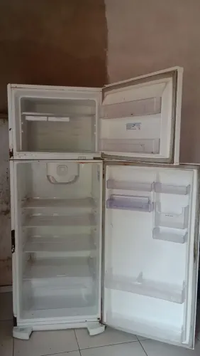 GELADEIRA ELECTROLUX GELA SUPER BEM FALTA SÓ A BORRACHA